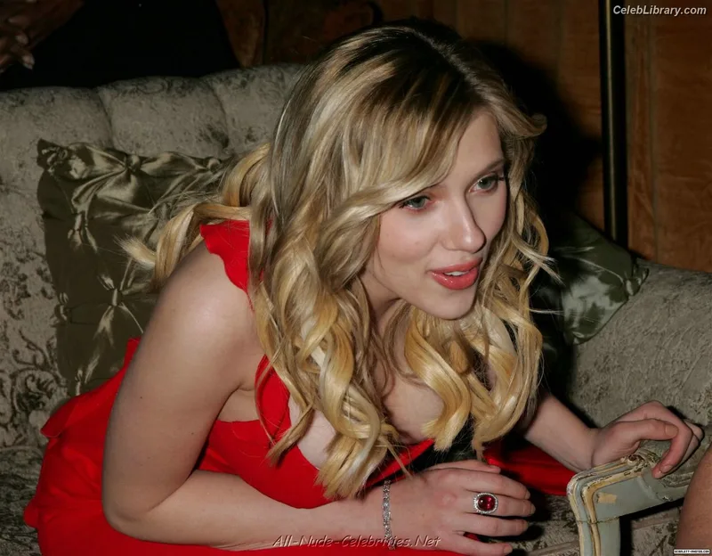 Scarlett Johansson photo 19 of 2617