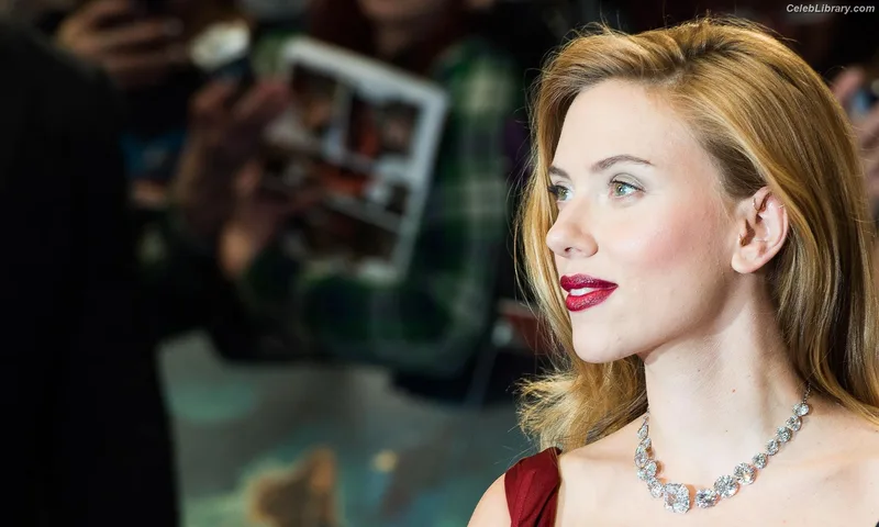 Scarlett Johansson photo 5 of 2617