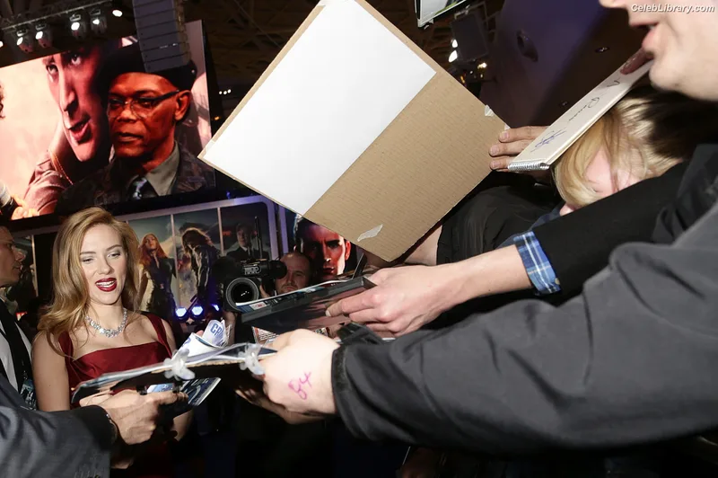 Scarlett Johansson photo 24 of 2617