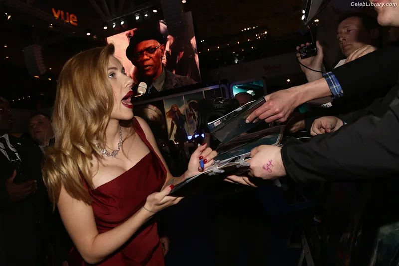 Scarlett Johansson photo 1 of 2617