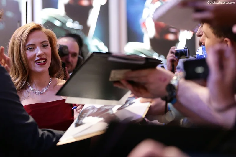 Scarlett Johansson photo 3 of 2617