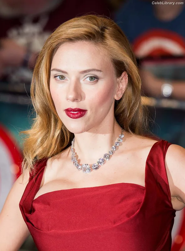 Scarlett Johansson photo 5 of 2617