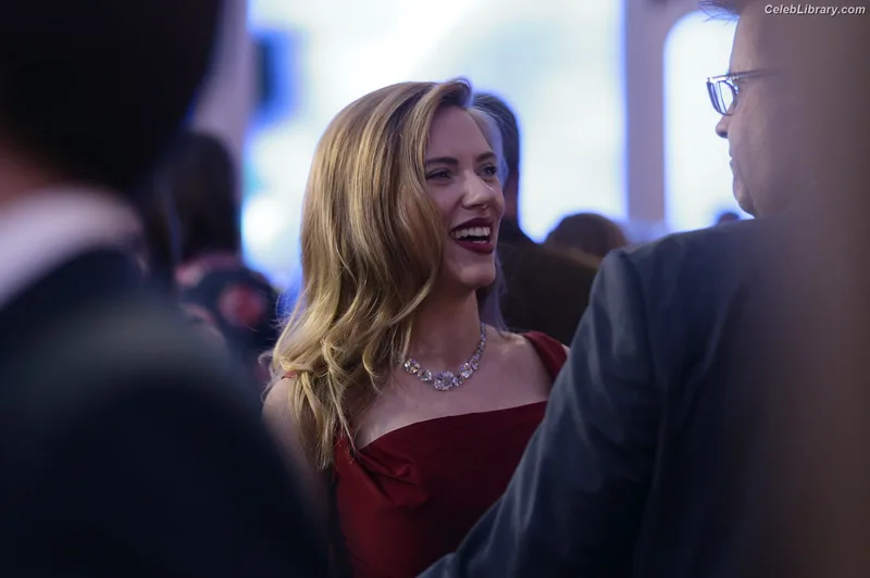 Scarlett Johansson photo 7 of 2617