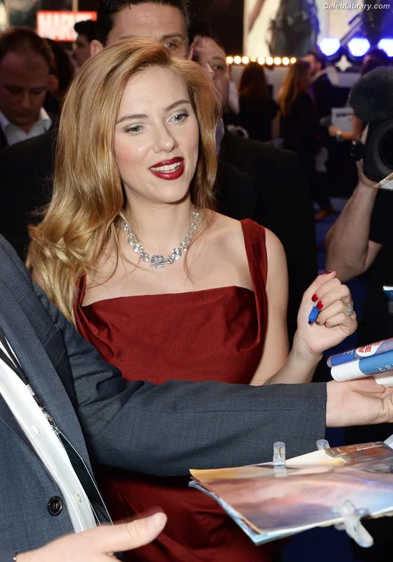 Scarlett Johansson photo 2 of 2617