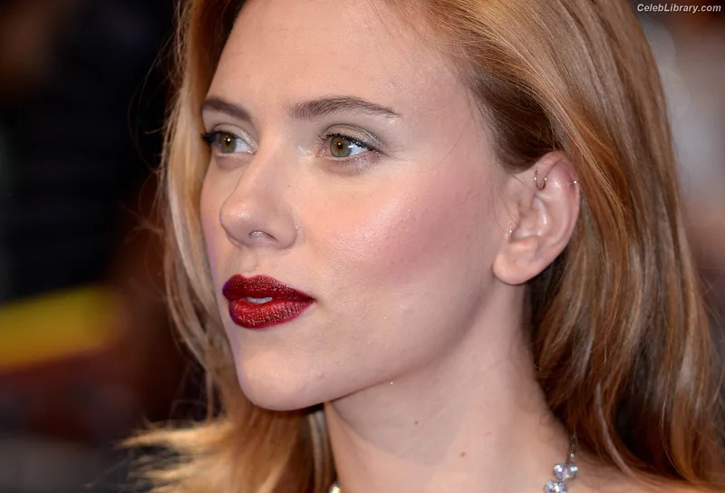 Scarlett Johansson photo 5 of 2617