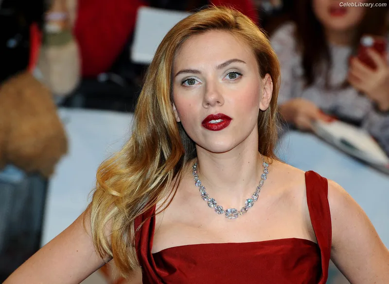 Scarlett Johansson photo 8 of 2617