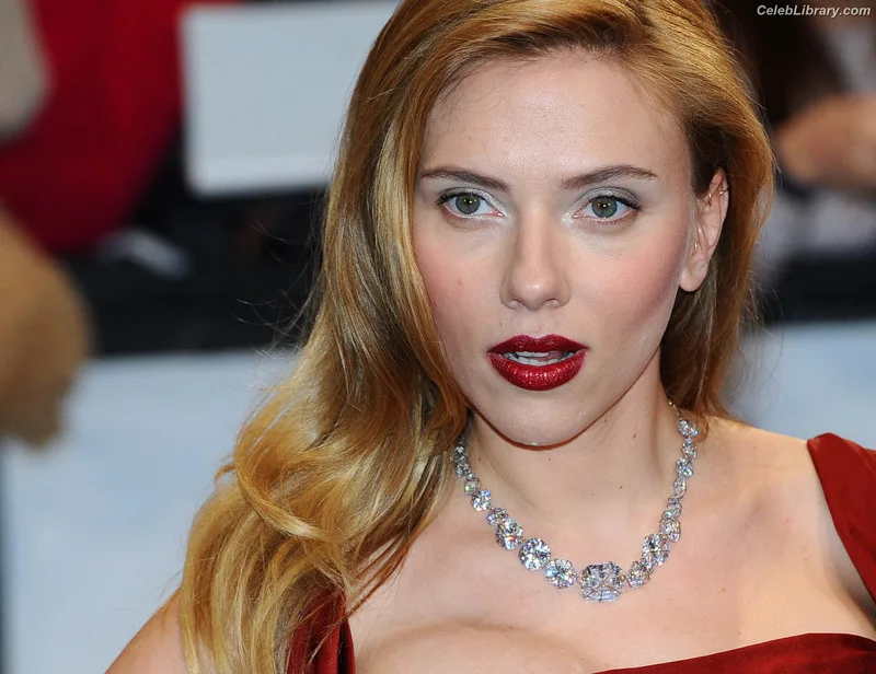Scarlett Johansson photo 10 of 2617