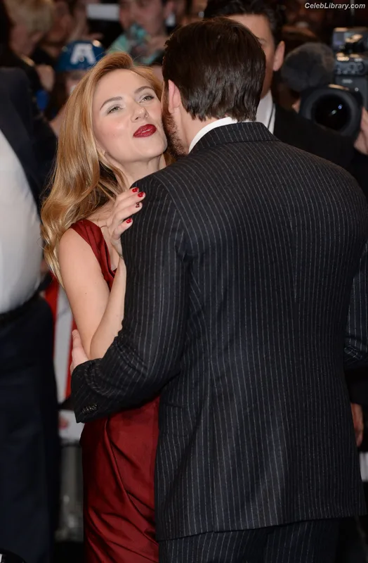 Scarlett Johansson photo 2 of 2617