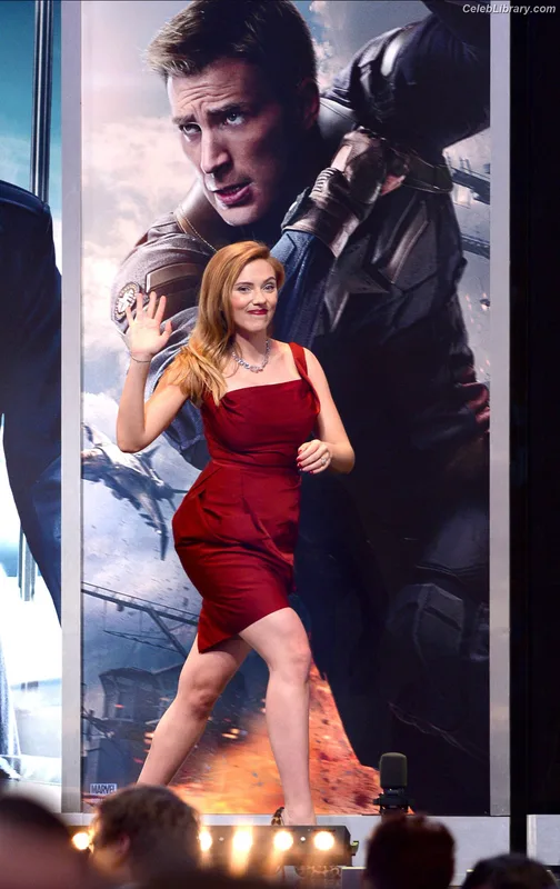 Scarlett Johansson photo 10 of 2617