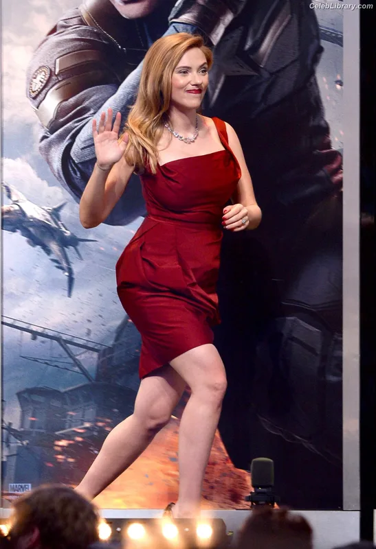 Scarlett Johansson photo 12 of 2617