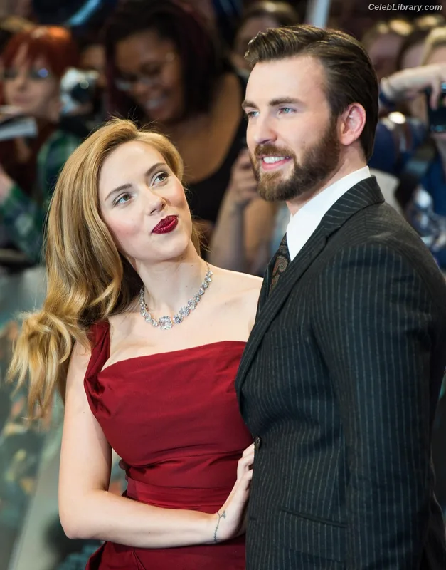Scarlett Johansson photo 7 of 2617