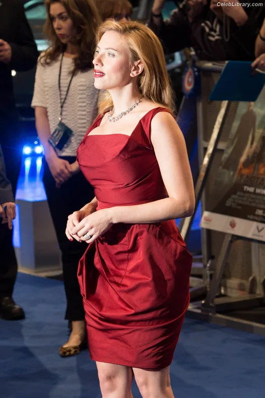 Scarlett Johansson photo 12 of 2617