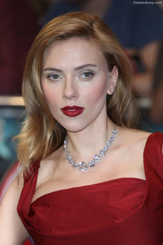 Scarlett Johansson photo 14 of 2617