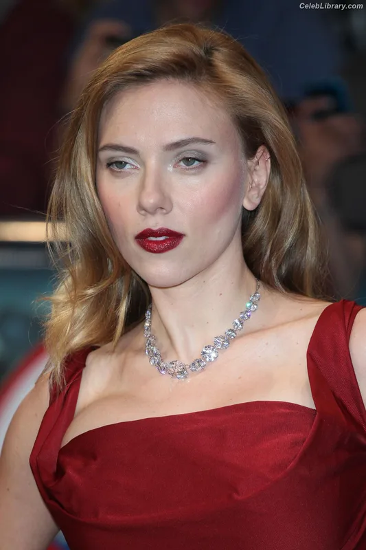 Scarlett Johansson photo 15 of 2617