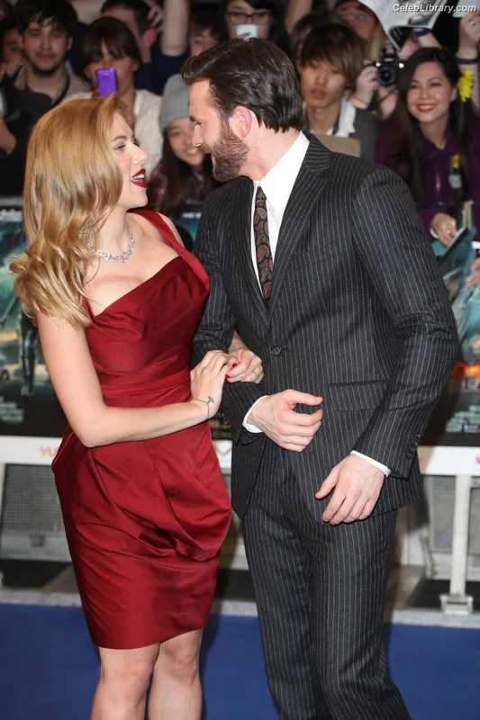Scarlett Johansson photo 23 of 2617