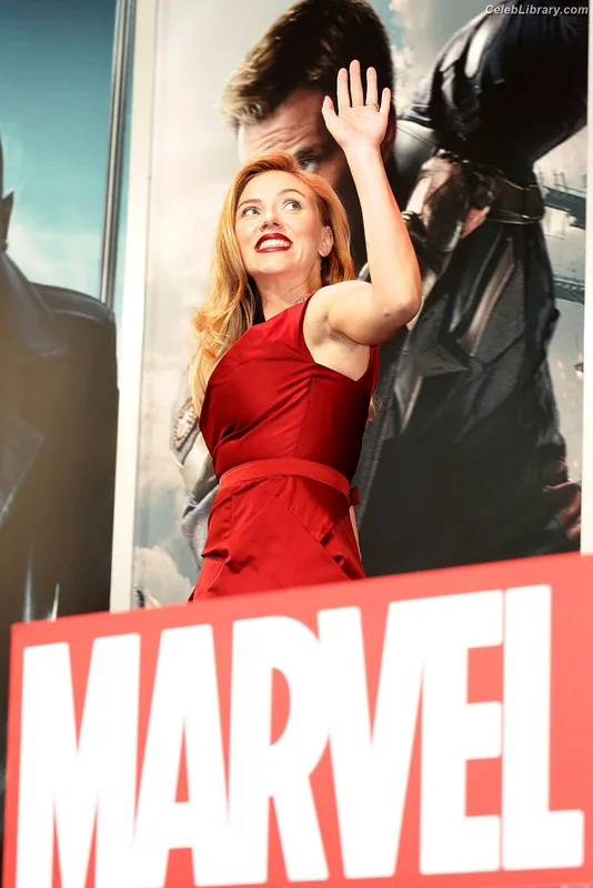 Scarlett Johansson photo 21 of 2617