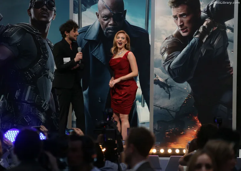 Scarlett Johansson photo 23 of 2617