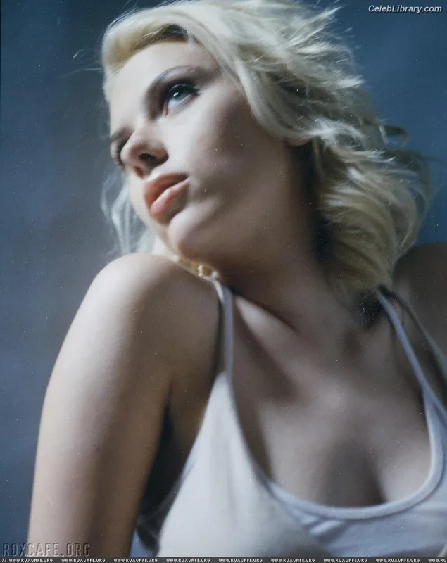 Scarlett Johansson photo 10 of 2617