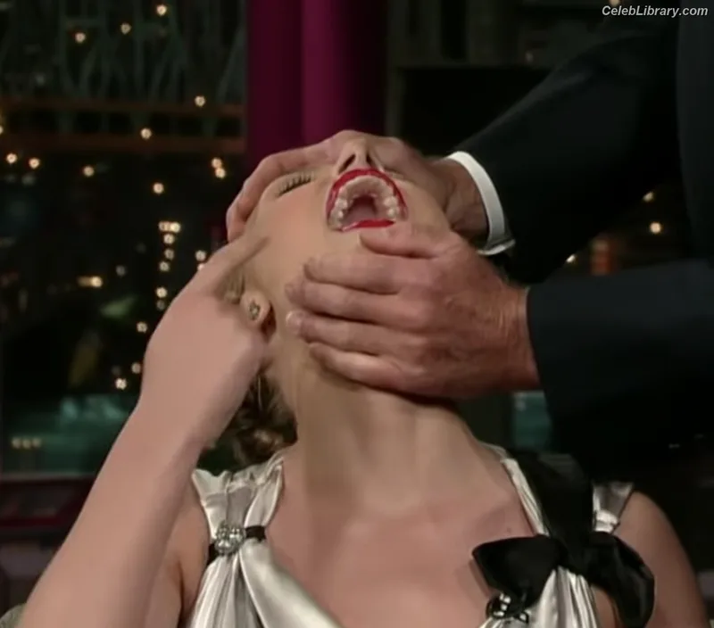 Scarlett Johansson photo 5 of 2617