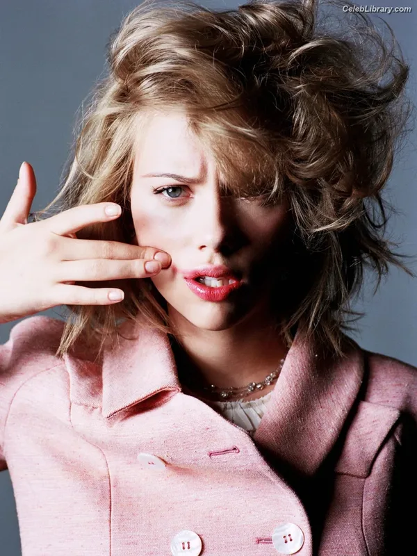 Scarlett Johansson photo 8 of 2617