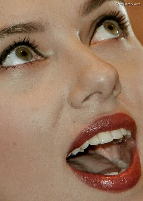 Scarlett Johansson photo 7 of 2617