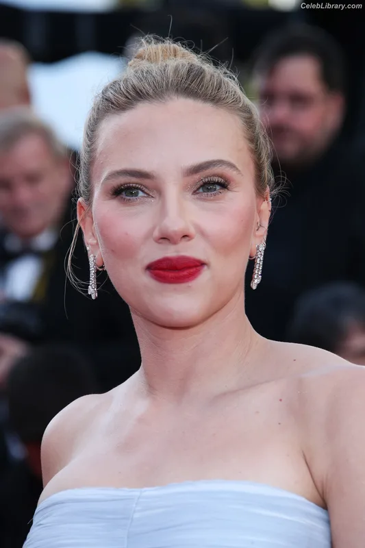 Scarlett Johansson photo 17 of 2617