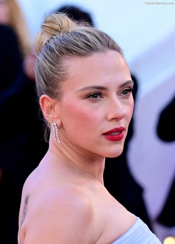 Scarlett Johansson photo 5 of 2617