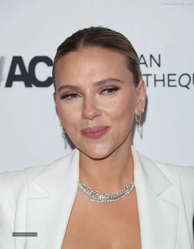 Scarlett Johansson photo 6 of 2617