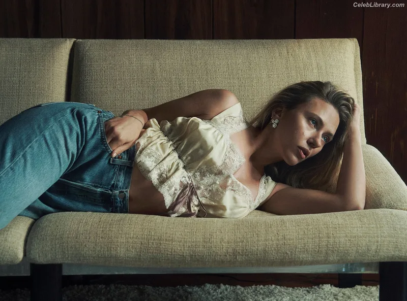 Scarlett Johansson photo 12 of 2617