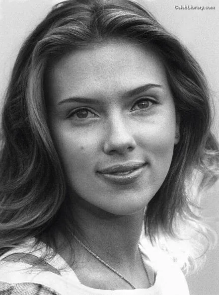 Scarlett Johansson photo 4 of 2617