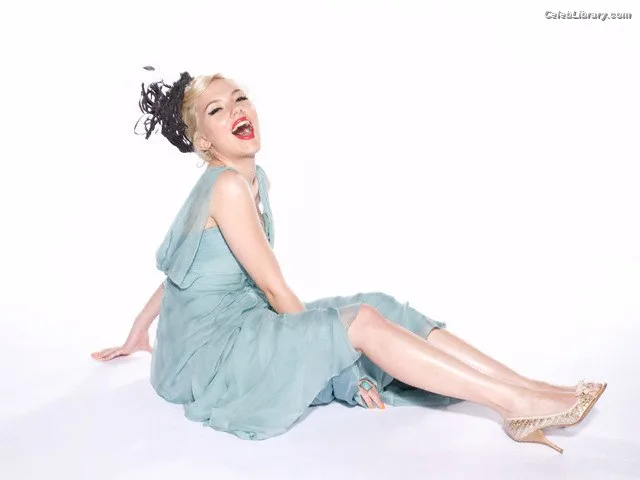 Scarlett Johansson photo 16 of 2617