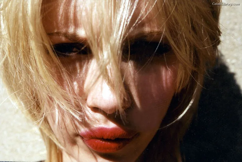 Scarlett Johansson photo 9 of 2617