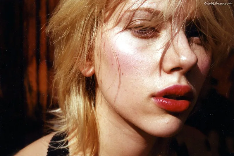 Scarlett Johansson photo 10 of 2617