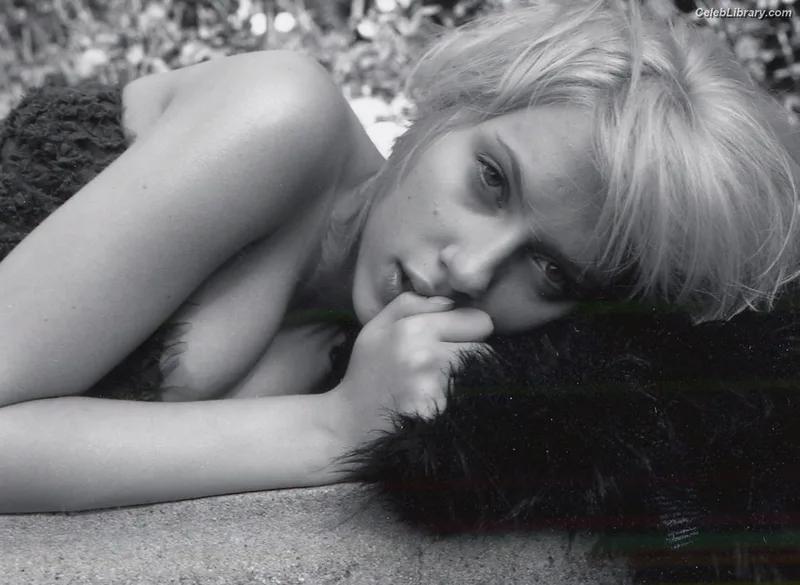 Scarlett Johansson photo 14 of 2617