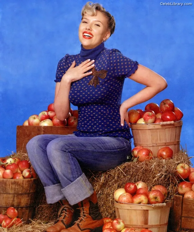 Scarlett Johansson photo 22 of 2617