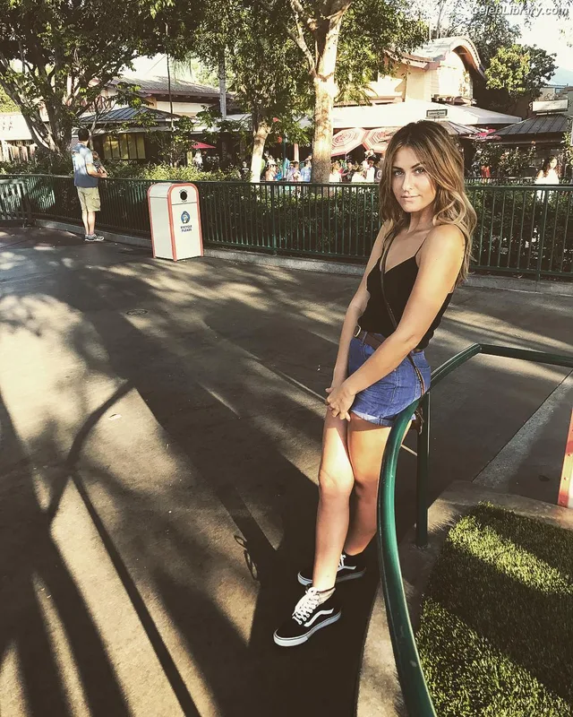 Scout Taylor-Compton photo 16 of 83