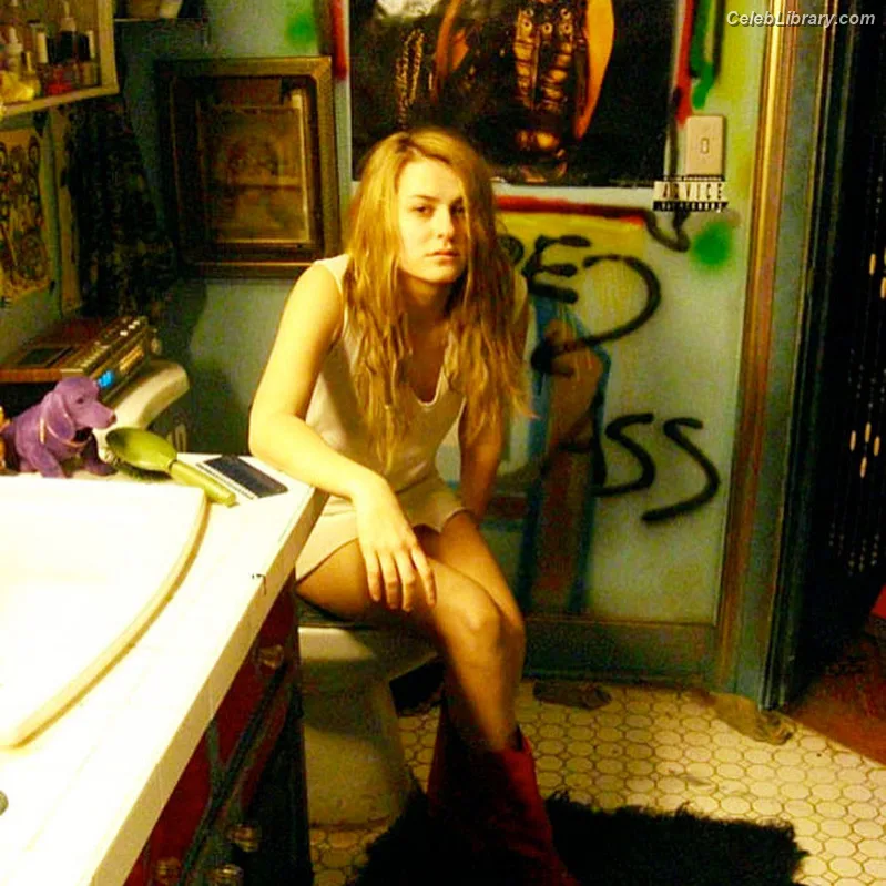 Scout Taylor-Compton photo 1 of 83