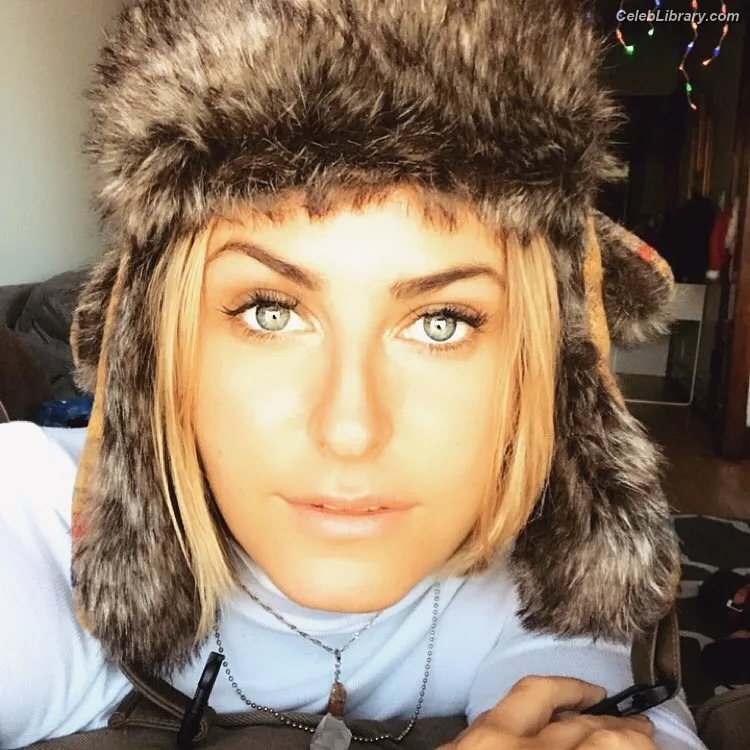 Scout Taylor-Compton photo 5 of 83
