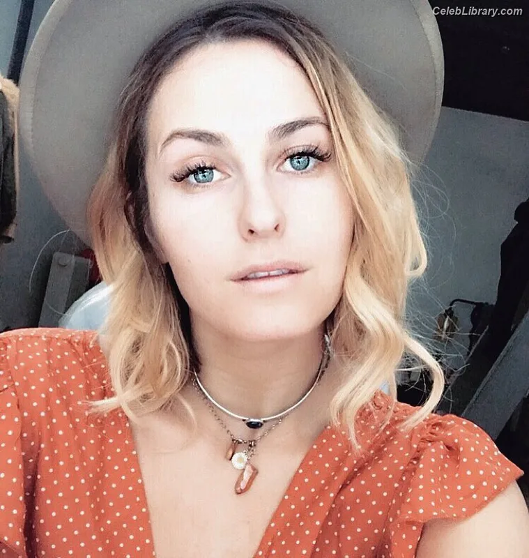 Scout Taylor-Compton photo 21 of 83