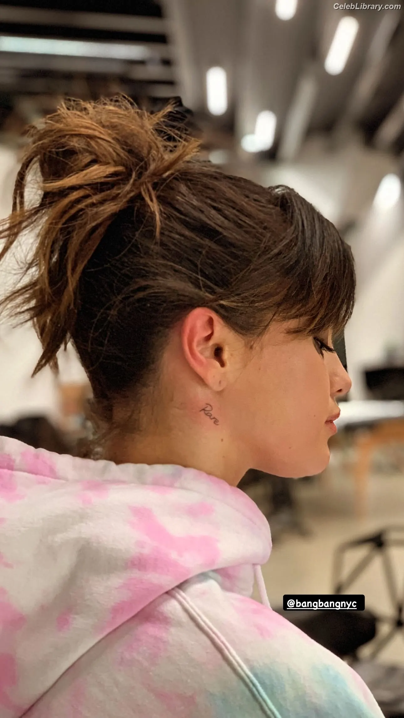 Selena Gomez photo 1 of 3542