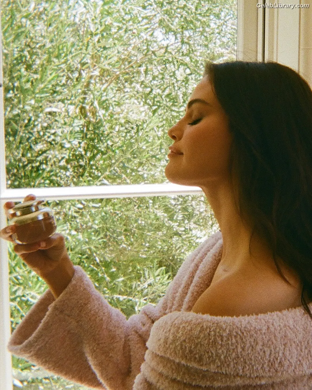 Selena Gomez photo 4 of 3542