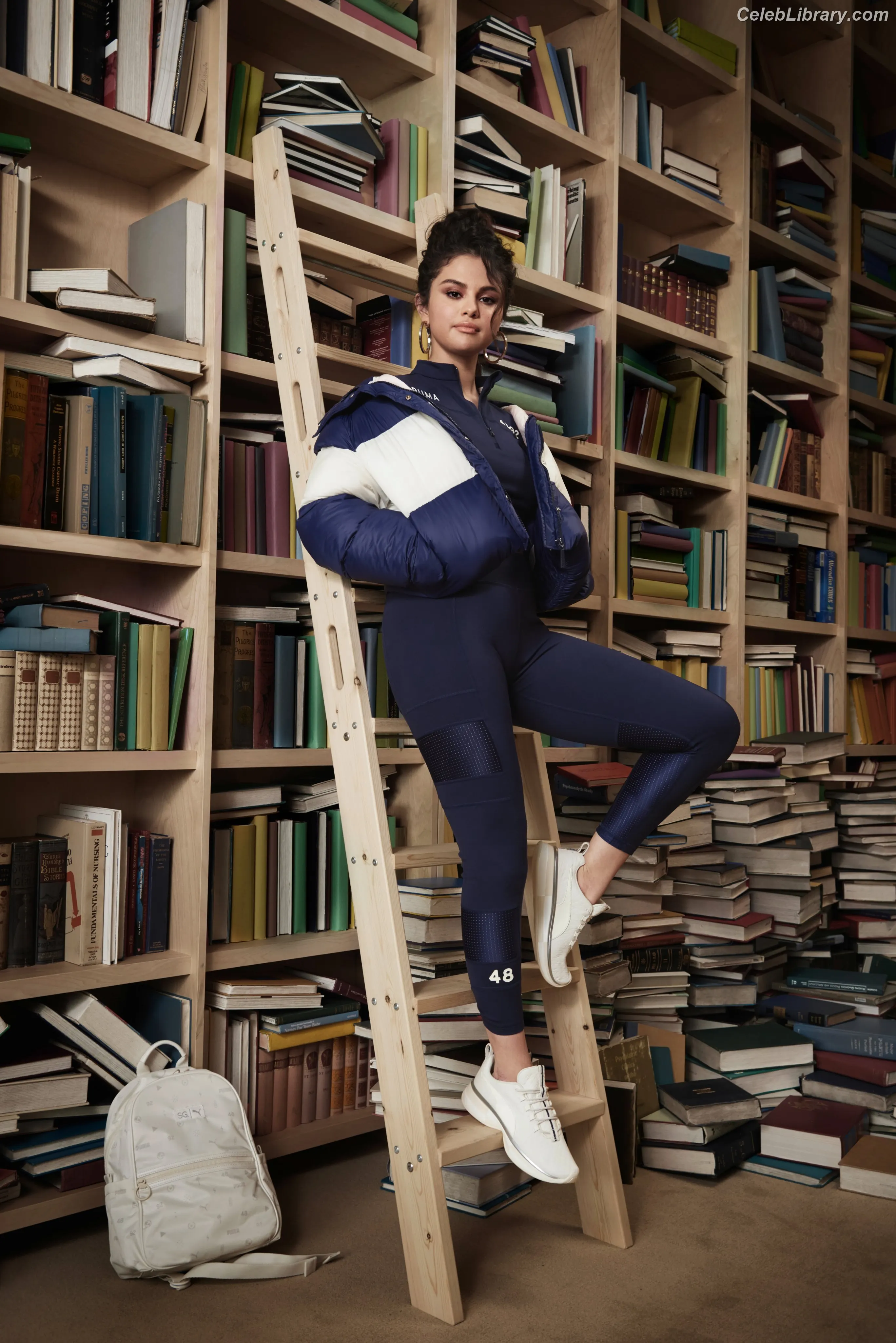 Selena Gomez photo 23 of 3542