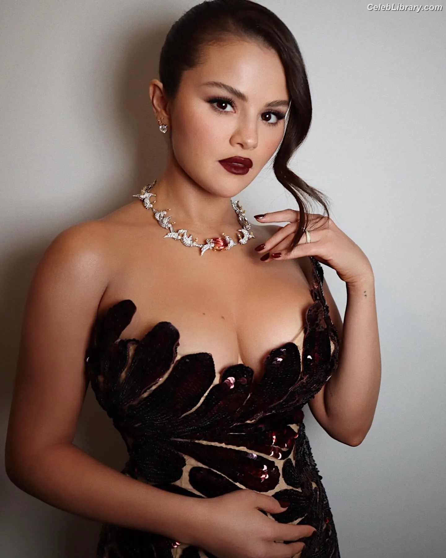Selena Gomez photo 5 of 3542