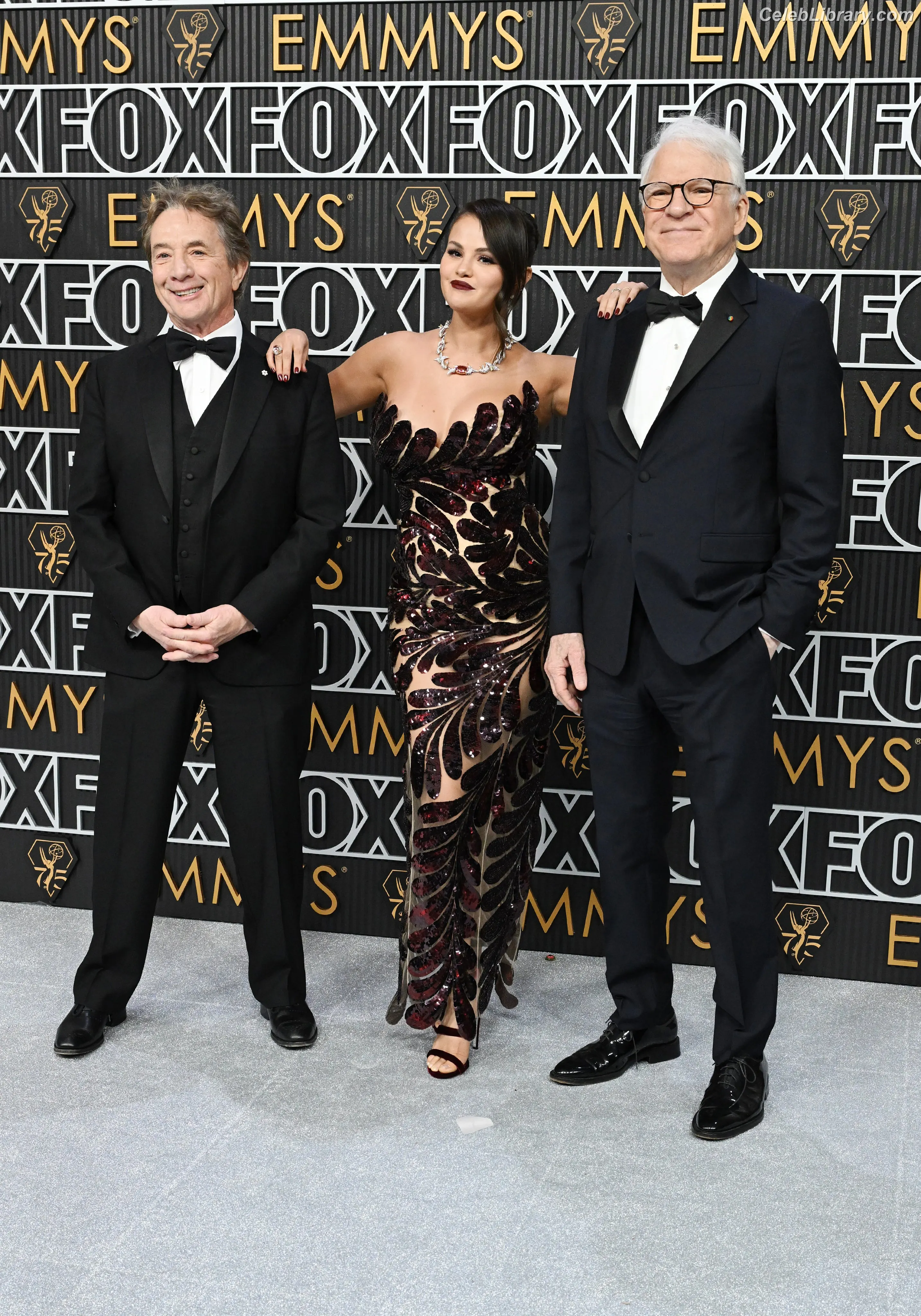 Selena Gomez photo 7 of 3542