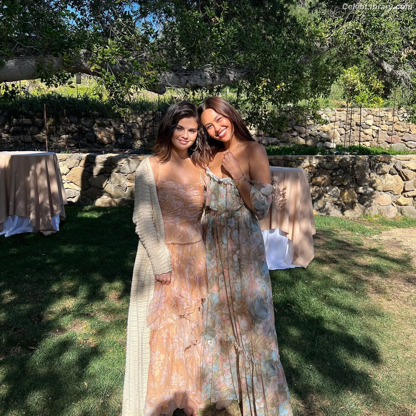 Selena Gomez photo 1 of 3542