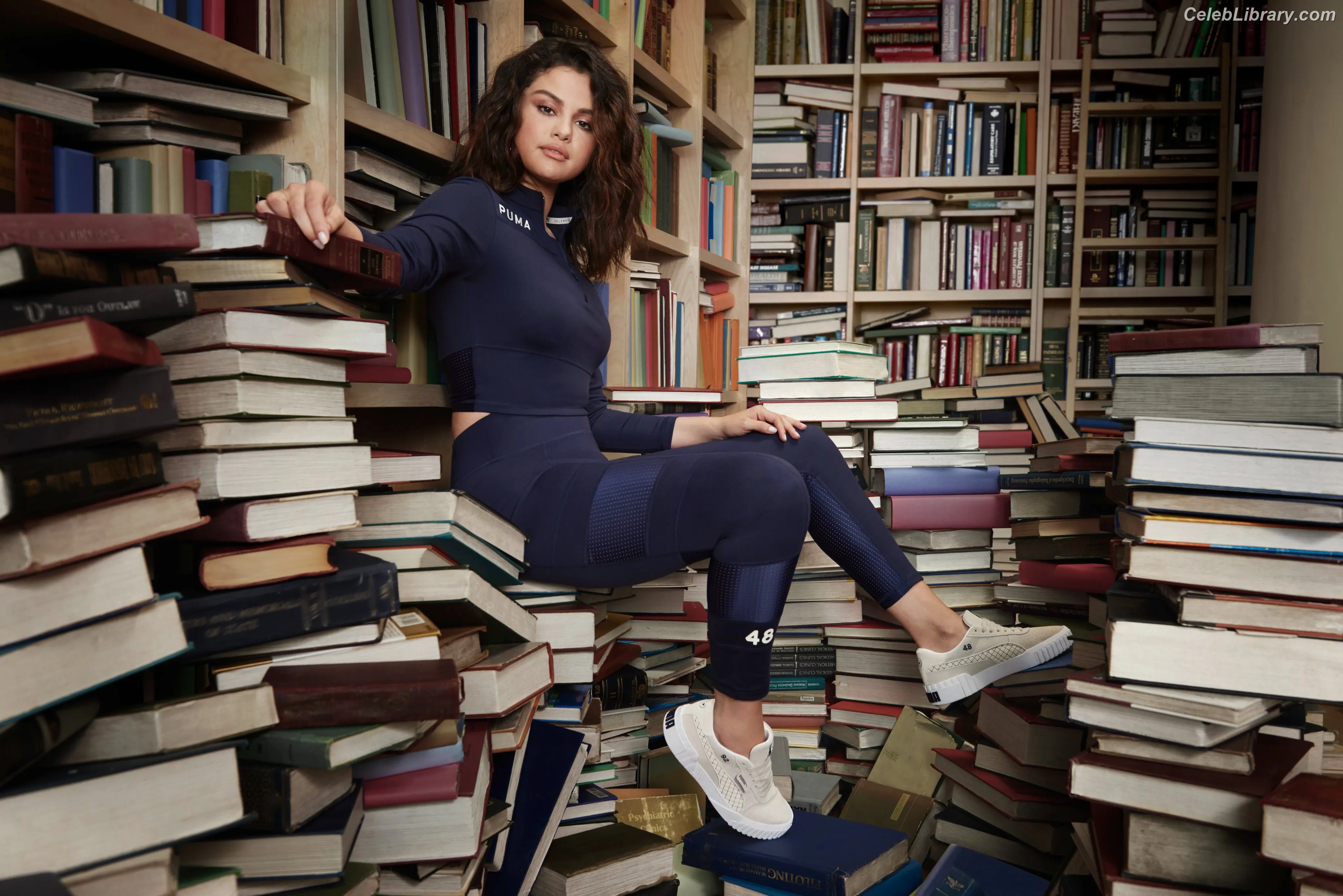 Selena Gomez photo 5 of 3542