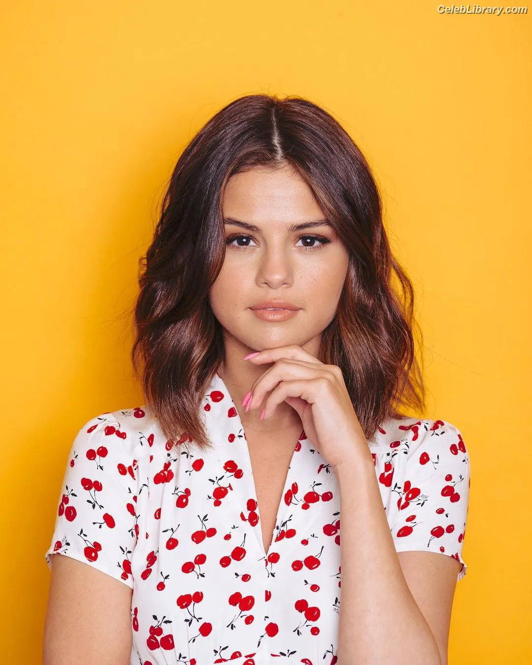 Selena Gomez photo 15 of 3542