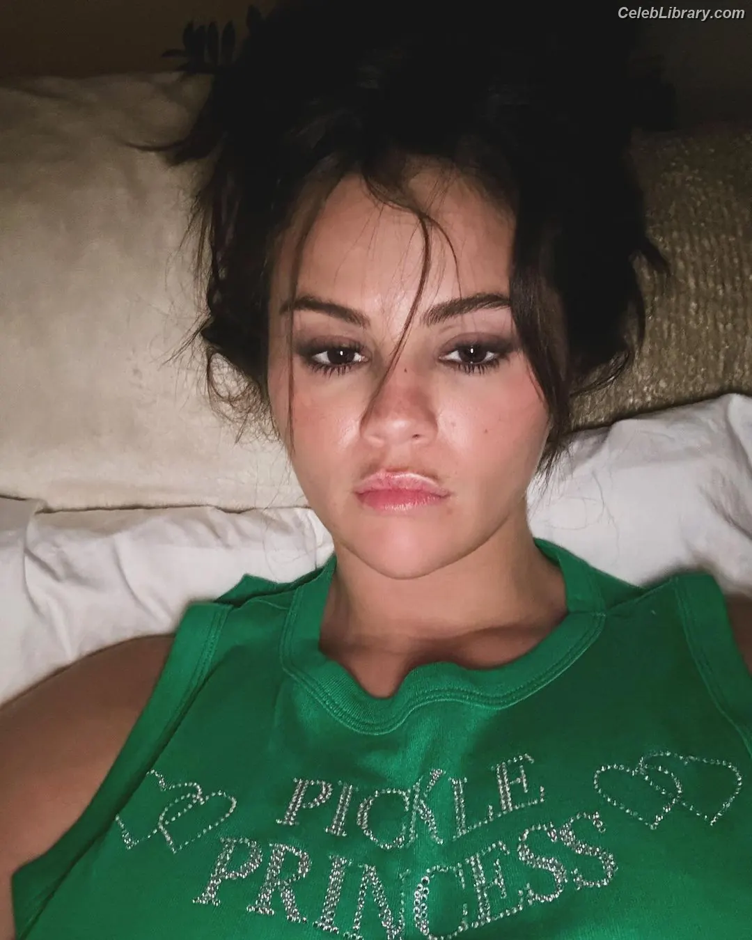 Selena Gomez photo 5 of 3542