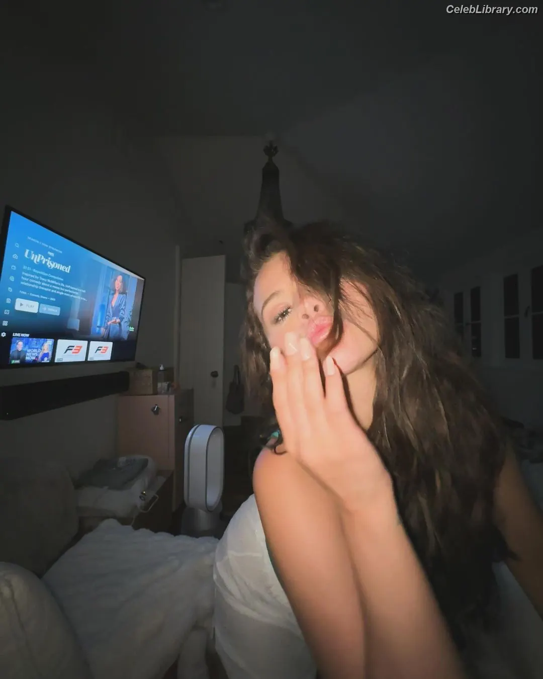 Selena Gomez photo 6 of 3542