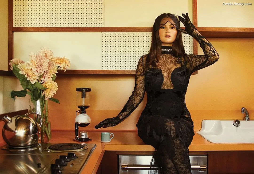 Selena Gomez photo 15 of 3542